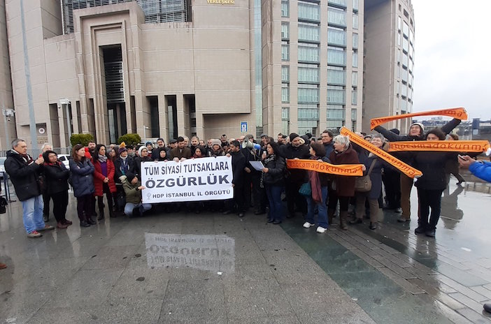 Mutlu Öztürk ve 8 HDP'li tahliye edildi